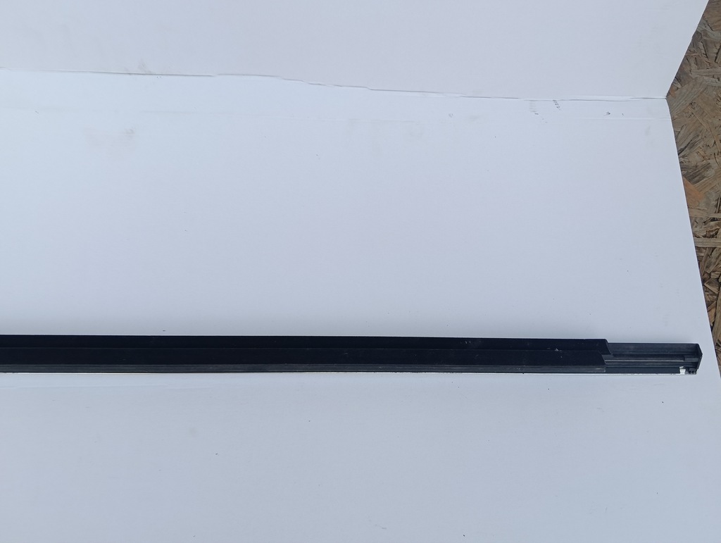 фото №8, Молдинг уплотнитель дверь перед правый a2137200224 mercedes w213