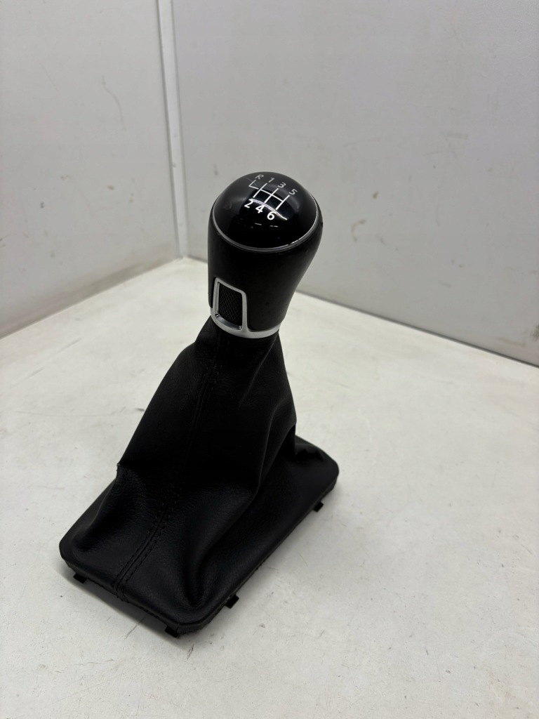 Купити Vw passat b8 ручка чохол