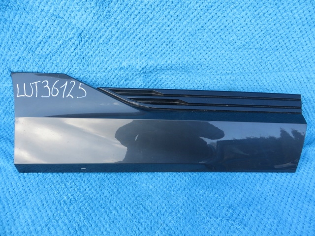 фото №1, Audi e-tron 4ke молдинг na дверь правый задняя