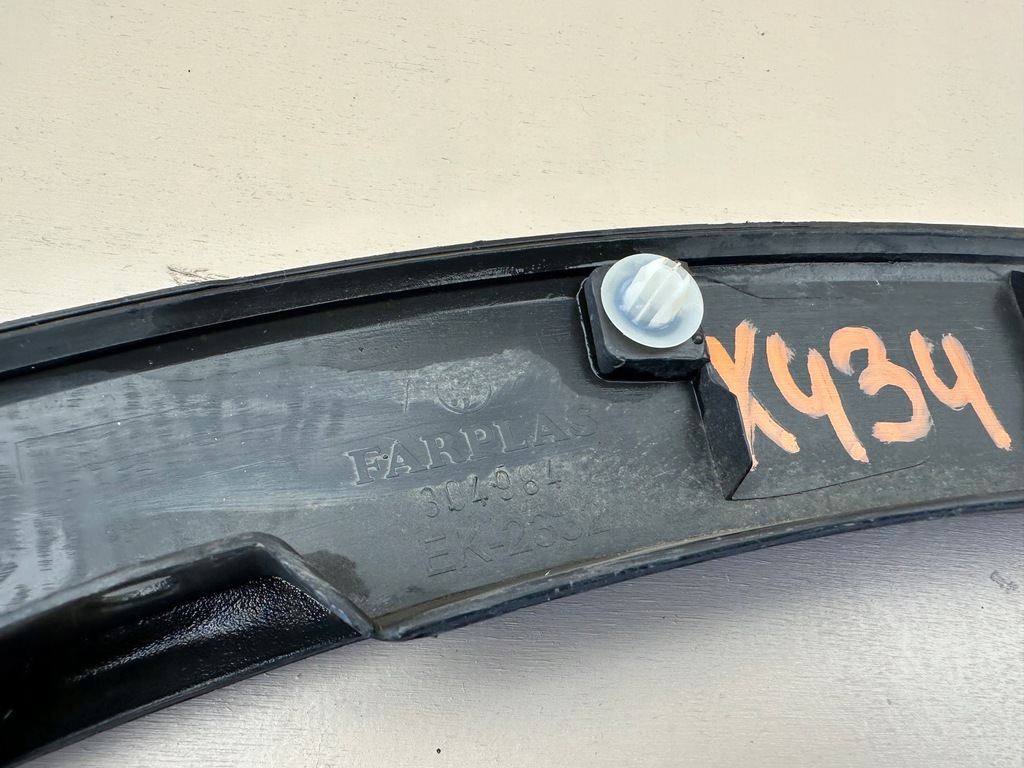 фото №13, Toyota c-hr chr 16r- молдинг крыла левый задняя левая задняя