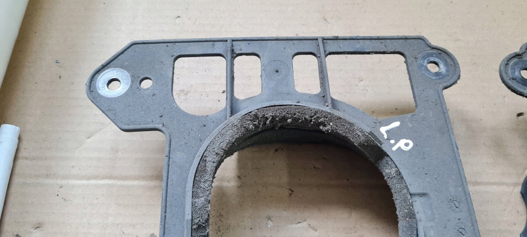 A4 b8 рестайлинг  накладка p[ółosi рулевой рейки левая правая комплект 8k0863189 8k0863190 с Разборки