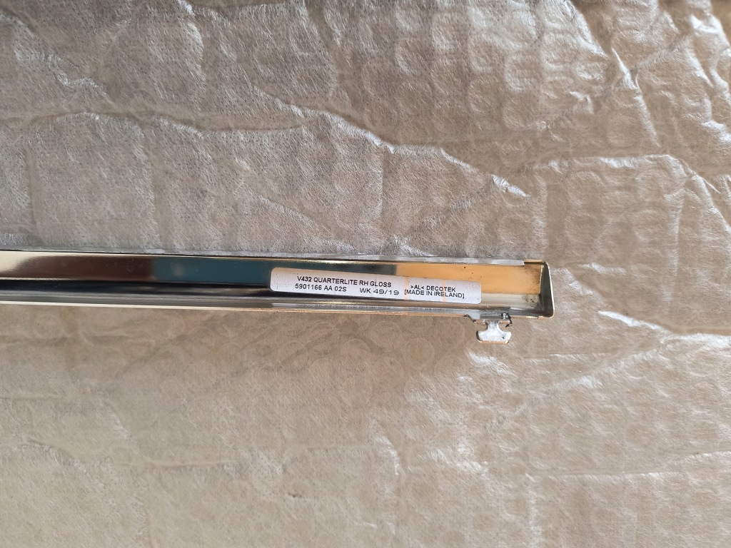 фото №7, Volvo v60 ii kombi 2018- молдинг хром скло правий задня