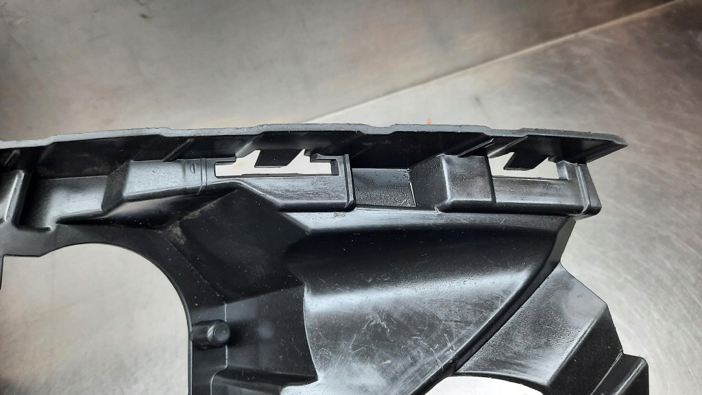 фото №8, Кронштейн направляющая противотуманной фары правый 31407961 volvo xc40