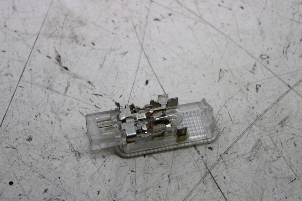 фото №3, Audi a8 d3 лампа освітлення кабіни внутрішня