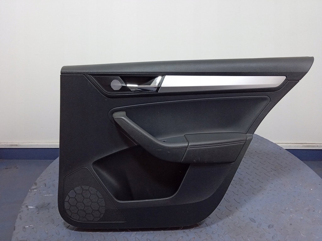 фото №1, Rapid sedan оббивка двері задня права 5jh867024k