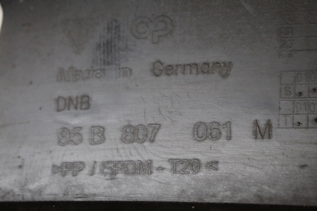 фото №8, Спойлер перед накладка porsche macan 95b807061m