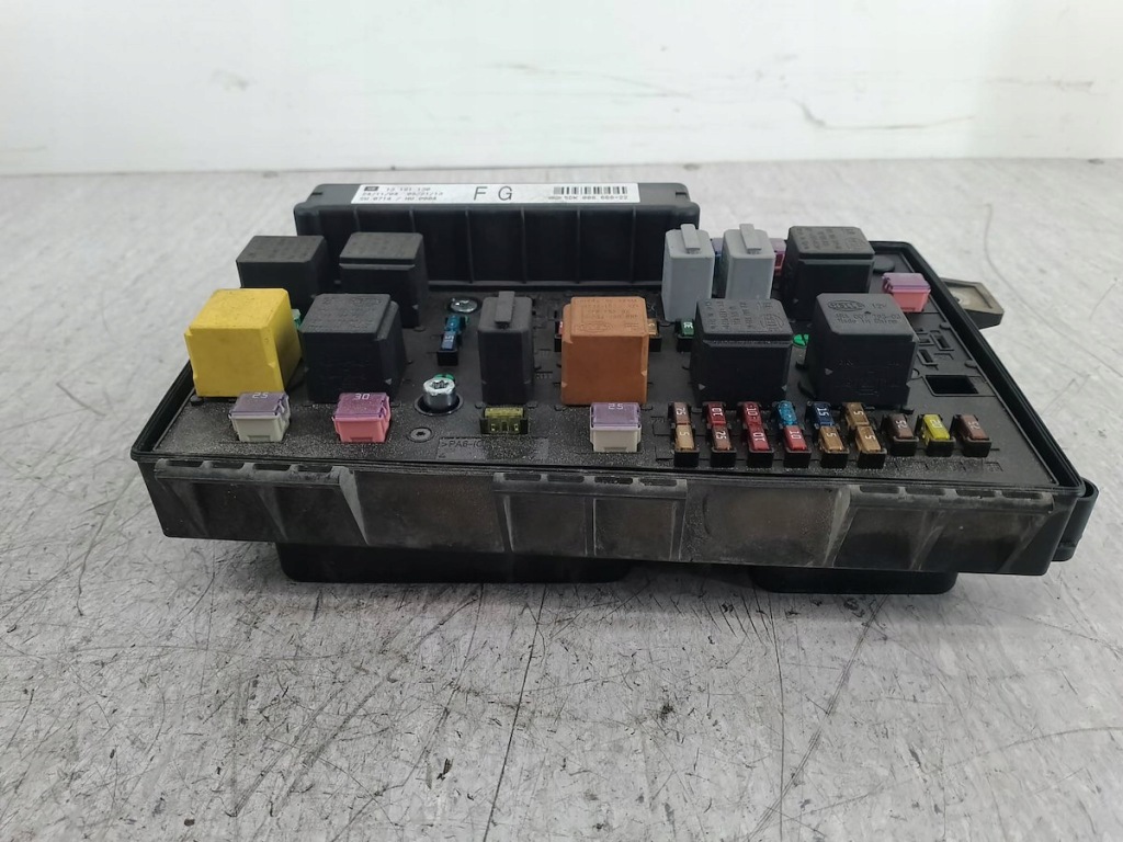 Коробка запобіжників opel astra h 13191130 5dk008668-22 743381 1534937 Зі Шроту