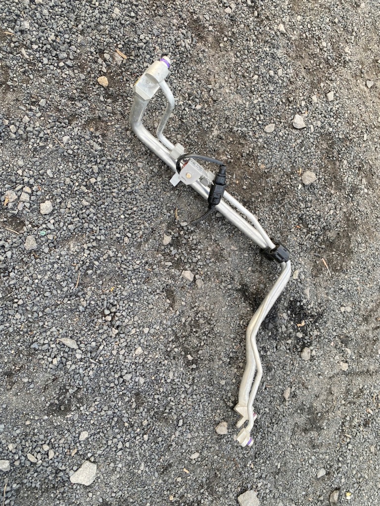 Купити Passat b8 труба кондиціонера 5q1816738m