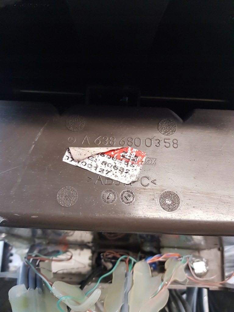 фото №12, Тунель середній полиця кронштейн na чашки mercedes vito w638 a6386800358