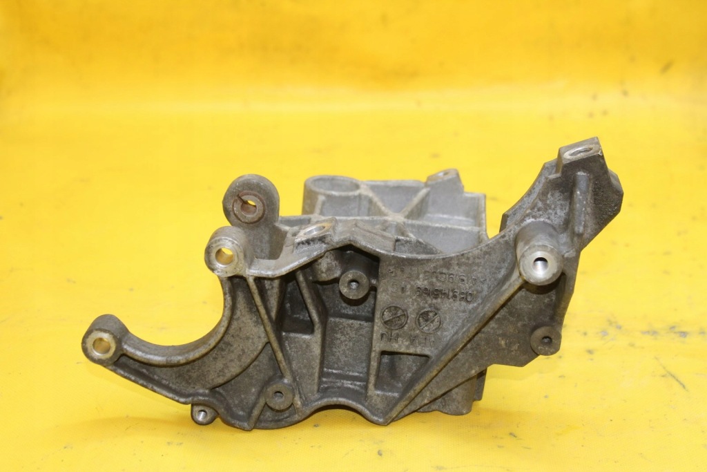 Кронштейн генератора a4 b8 2.7 tdi cam 059145169ac Оригінал