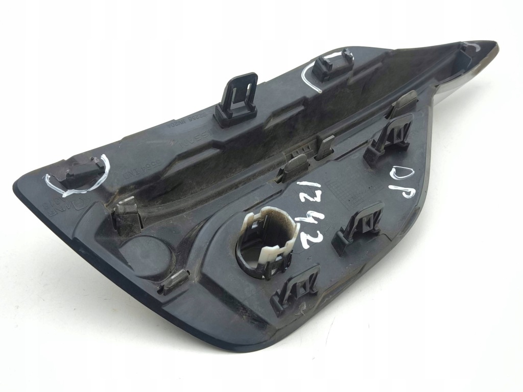 Nissan qashqai 2018 права сторона решітка нижня бампера передній Ціна