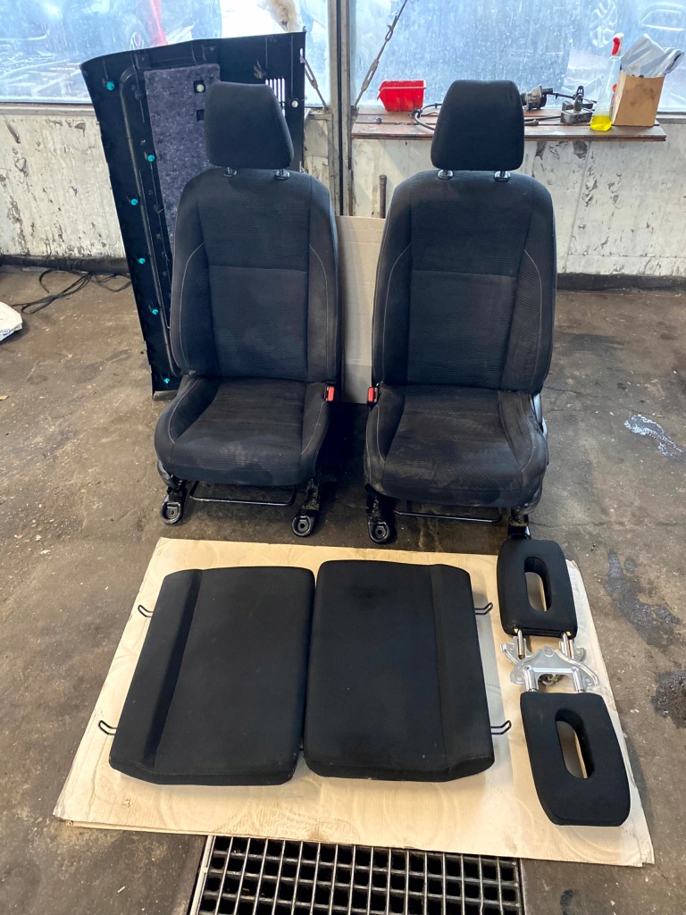 фото №1, Підголівник заднє сидіння задня задня 1,5 кабіни лавка спинка toyota hilux 8 viii 15-