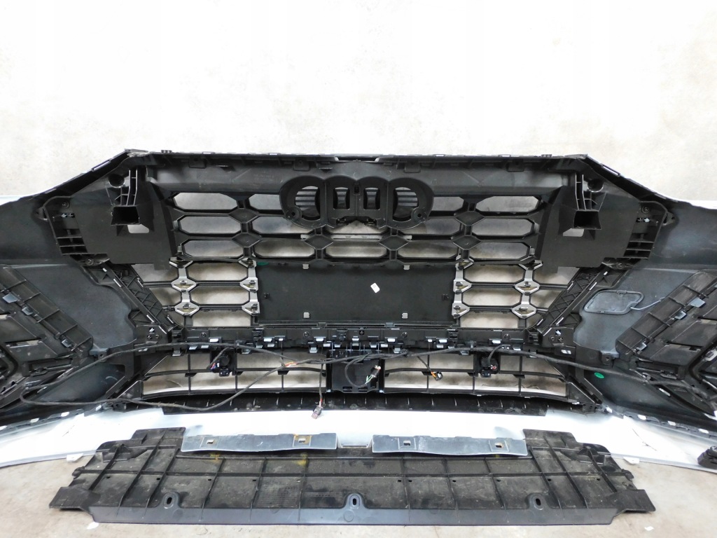 Audi q3 83a s line бампер перед решётка радиатора решётки pdc kompletny в Украине