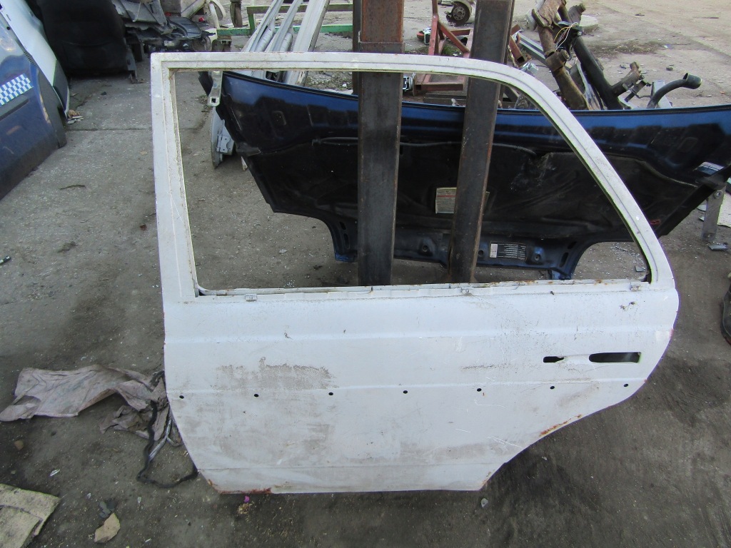 Купити Mercedes 123 w123 двері задній ліва 4d