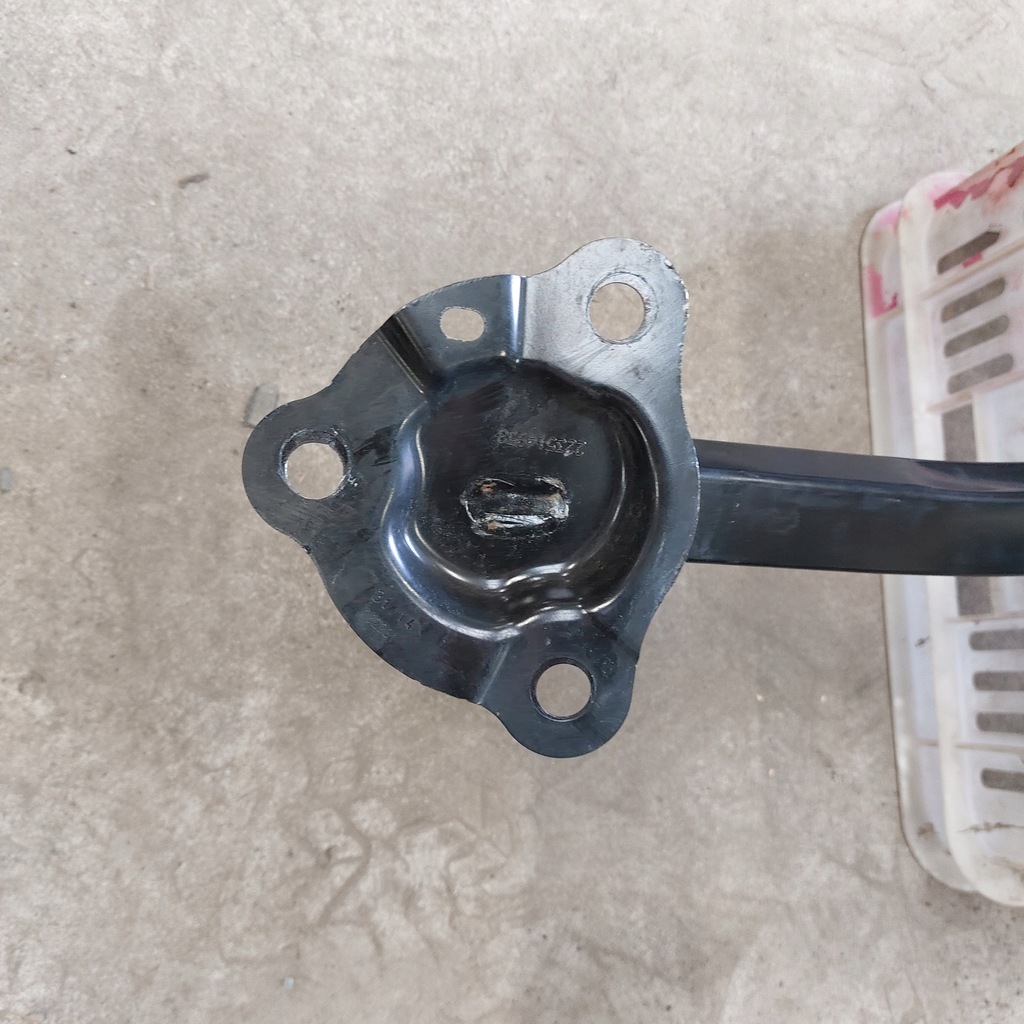 фото №11, Volvo v40 ii 2,0d балка усилитель распорка чашка 31349965