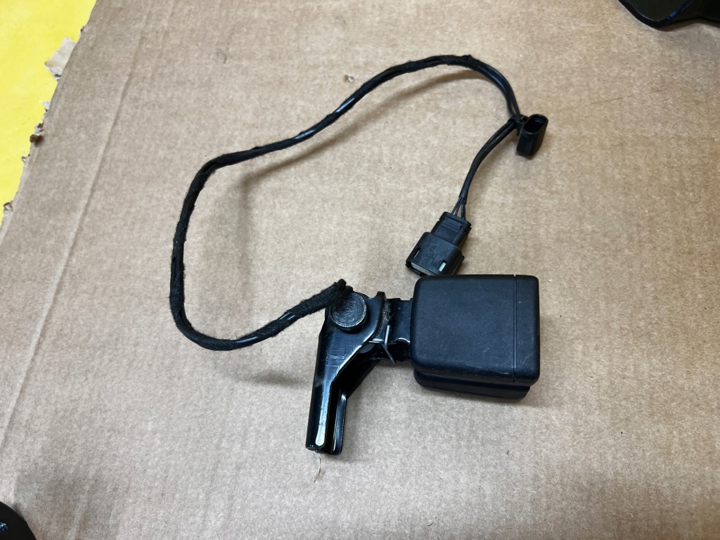 фото №3, Клипса ремней сиденье задняя ford fiesta mk8