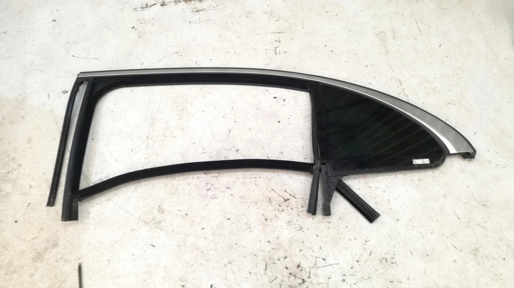 фото №2, Mercedes w223 стекло левая задняя рамка хром