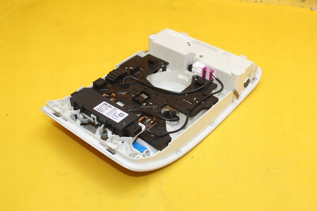 фото №6, Лампа потолочный audi оригинальный номер 8t0947135b