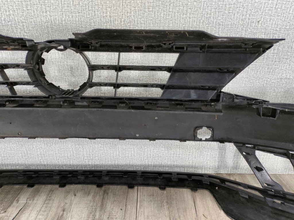 Vw jetta vi рестайлинг  2014-2017 бампер перед + решётка радиатора 5c6807217m Оригинал