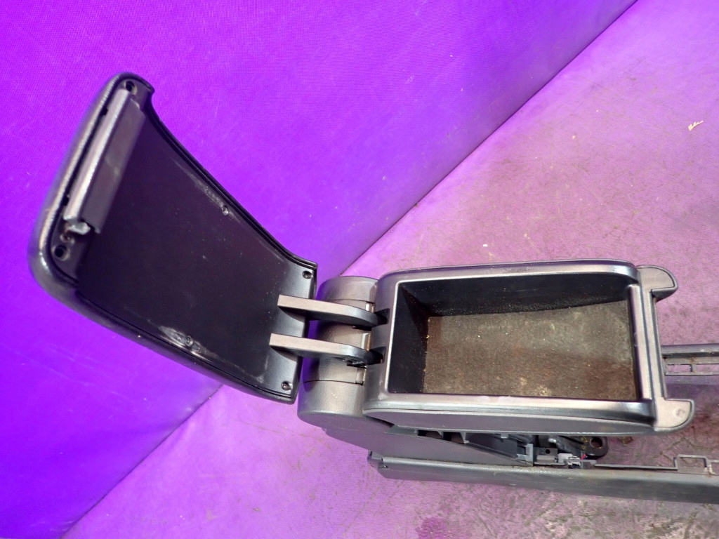 фото №7, Nissan tiida i hb 5d versa 06-09 підлокітник бардачок