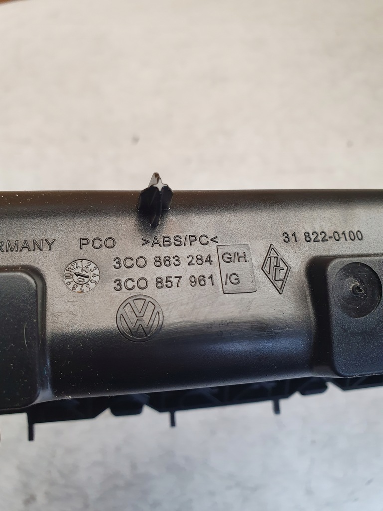 фото №5, Попільничка перед passat b6 3c0863284