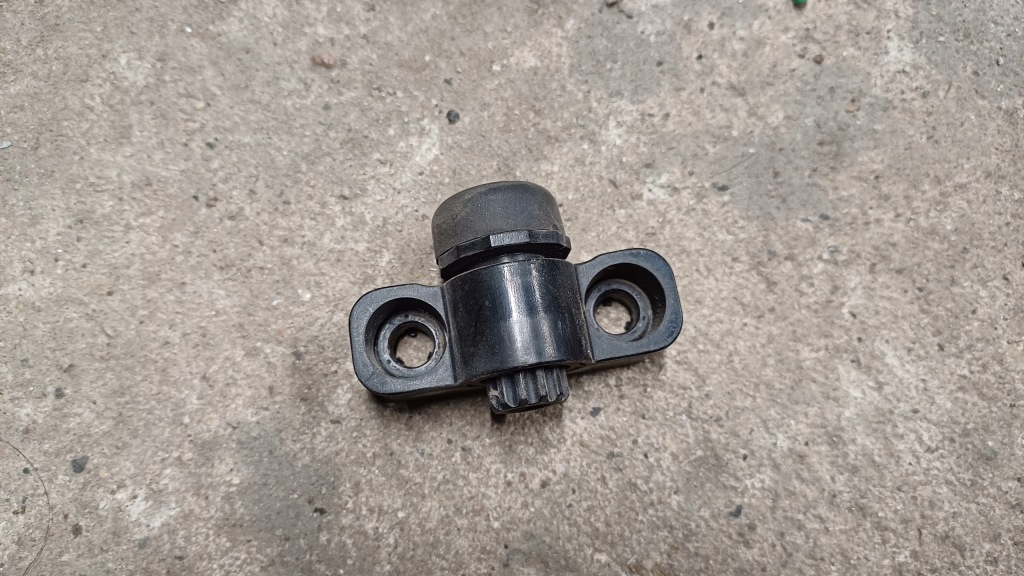 фото №1, Audi q5 08- отбойник крышки 8r0827239