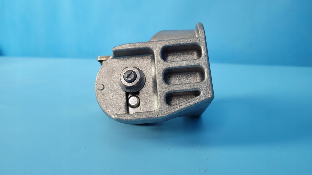 фото №12, Mercedes w206 2.0 cdi кронштейн подушка глушителя a2064903902 a2064920800