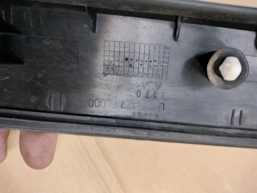 фото №4, Молдинг дверь стойка левый задняя nissan tiida