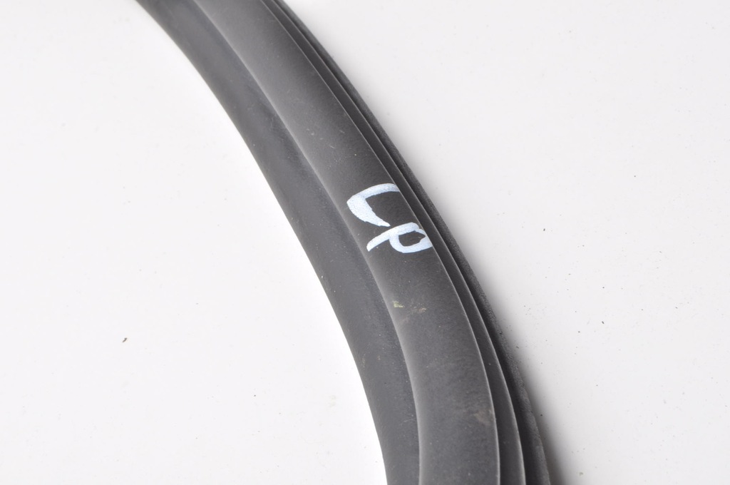 фото №7, Bentley bentayga прокладка двері лівий перед 36a831721