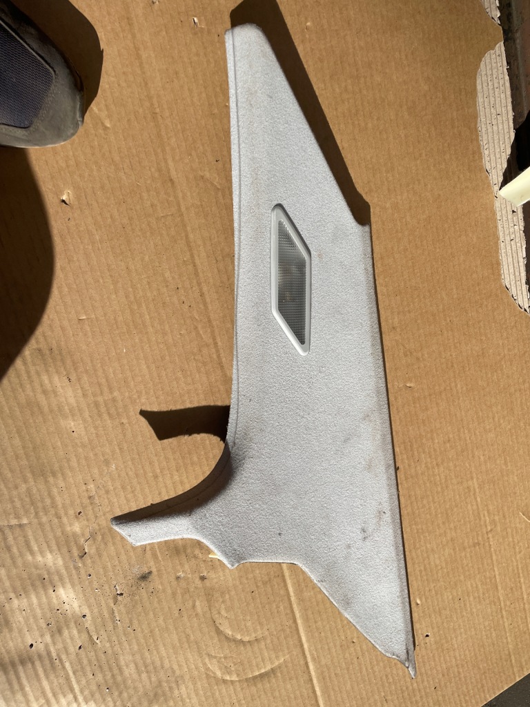 Купити Накладка słupak права задній bmw e36 седан