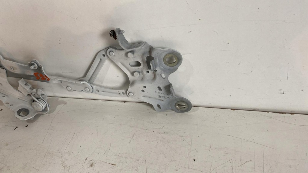 Bmw x1 f48 петля капота левое  732944113 Недорого