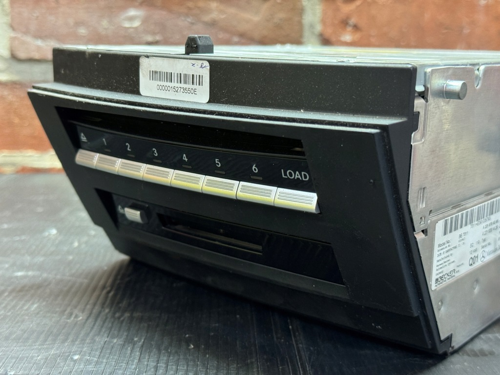 Mercedes w221 радіо cd чейнджер a2218708285 Оригінал