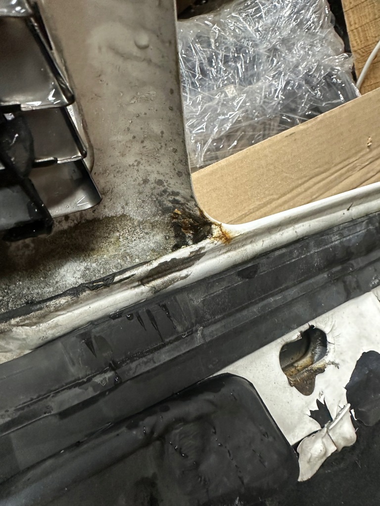 Капот кришка двигуна решітка радіатора mercedes sl w129 r129 a1298800185 Недорого