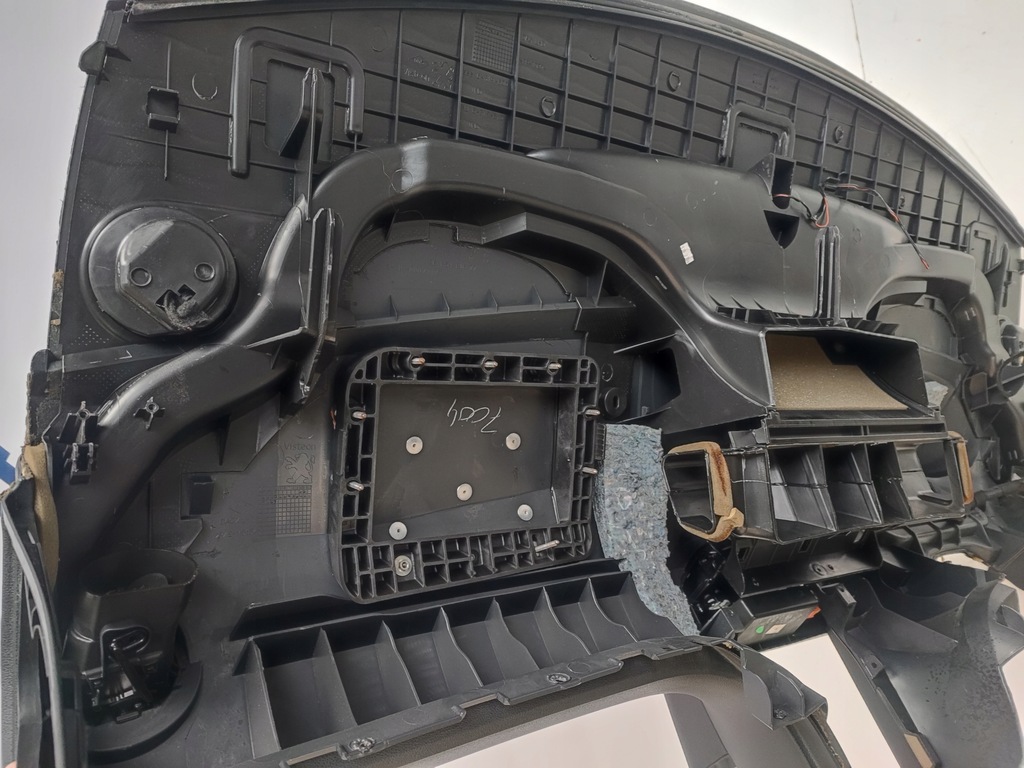 фото №11, Приборная панель консоль ремни натяжители peugeot 3008 i bez проекционный дисплей