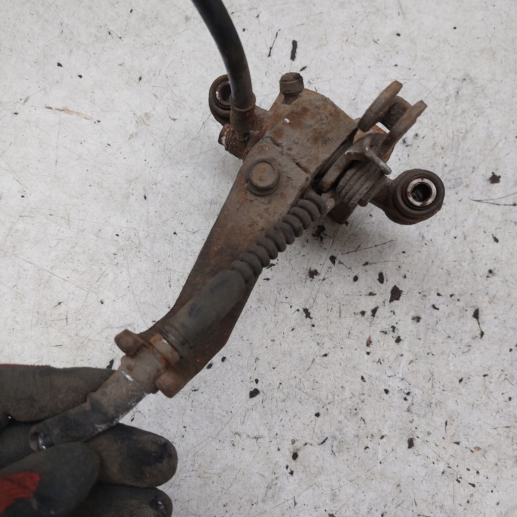 фото №11, Kia carens ii 2 супорт гальмівний правий задня чавунний