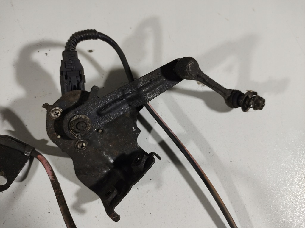 фото №4, Lexus is300h 13r датчик вирівнювання світла задня