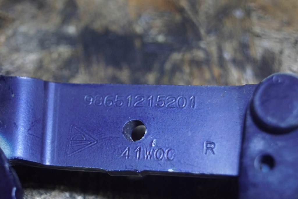 фото №4, Porsche boxter 986 петля крышки задняя правый