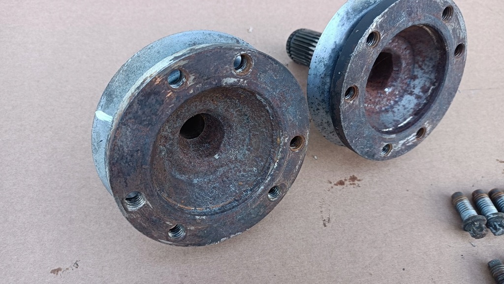 фото №7, Asymetryczne фланцы дифференциал мост + болты bmw e46 330i 3,0 механическая коробка передач