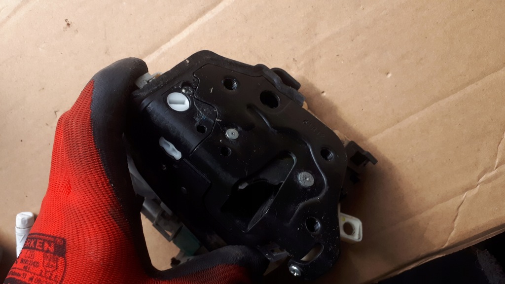 фото №7, Audi оригинальный номер 8j1837016d замок дверь pin