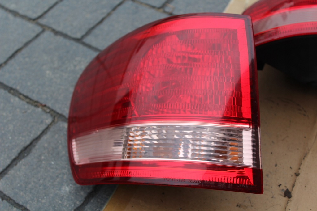 фото №5, Лампа левая задняя задняя avensis verso