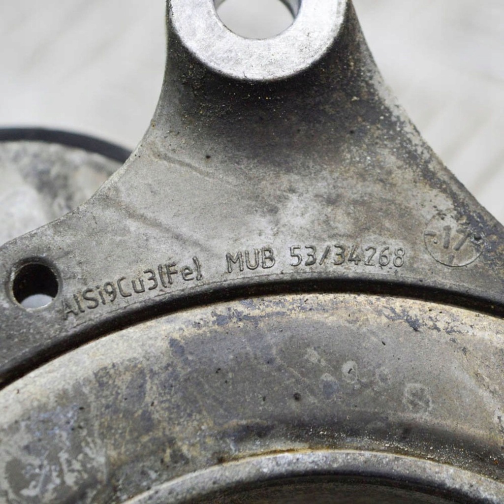 фото №6, Bmw 5 g30 g31 2019 натягувач ремінь генератора