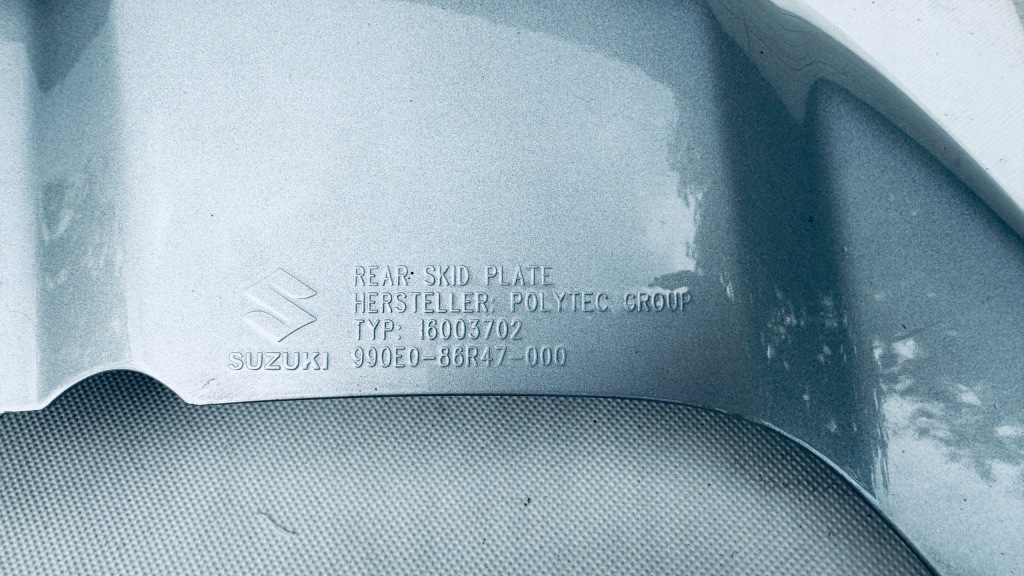 Накладка спойлер бампера задняя suzuki vitara 2015 - 990e09-86r47-000 Недорого