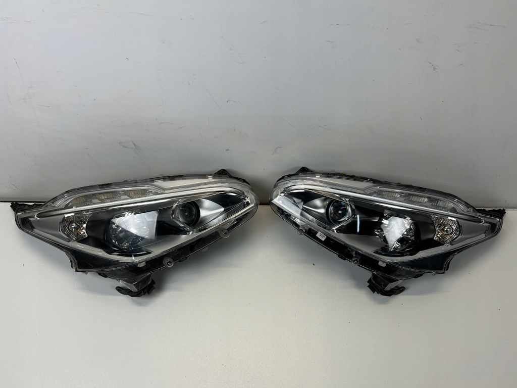 фото №1, Peugeot 208 i lift лампа правая левая перед линза комплектная