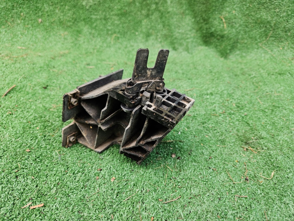 фото №1, Кронштейн кронштейн балка левая peugeot 508 i