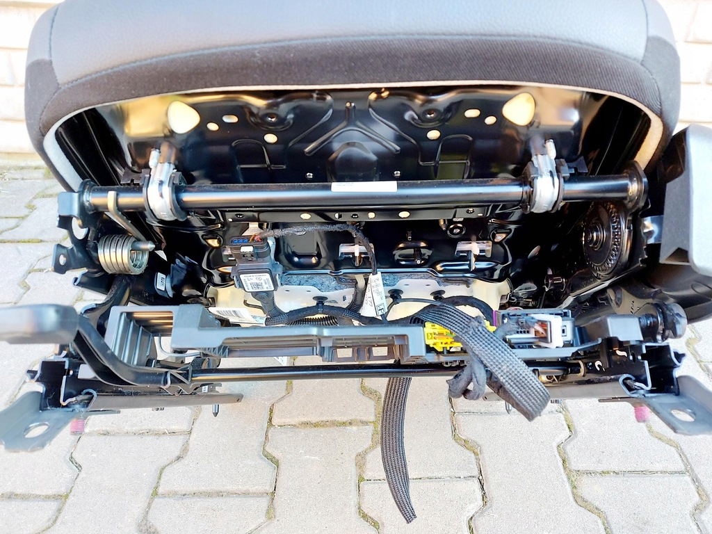 фото №10, Mercedes eqb w243 x243 сиденья подогрев заднее сиденье полукожа amg 3-rzędy подогрев 23r