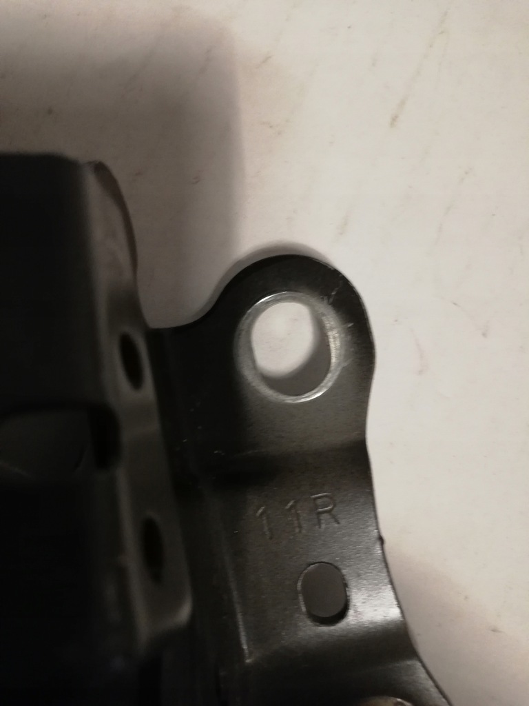 фото №4, Toyota camry 17- петля капот правий 11b r