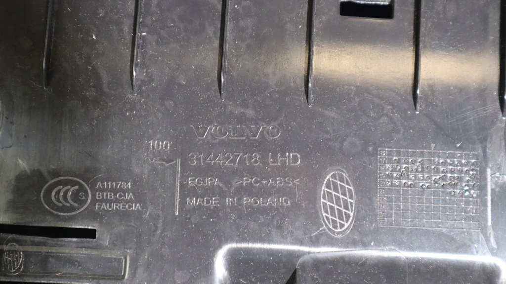 фото №7, Volvo xc40 бардачок 31442718