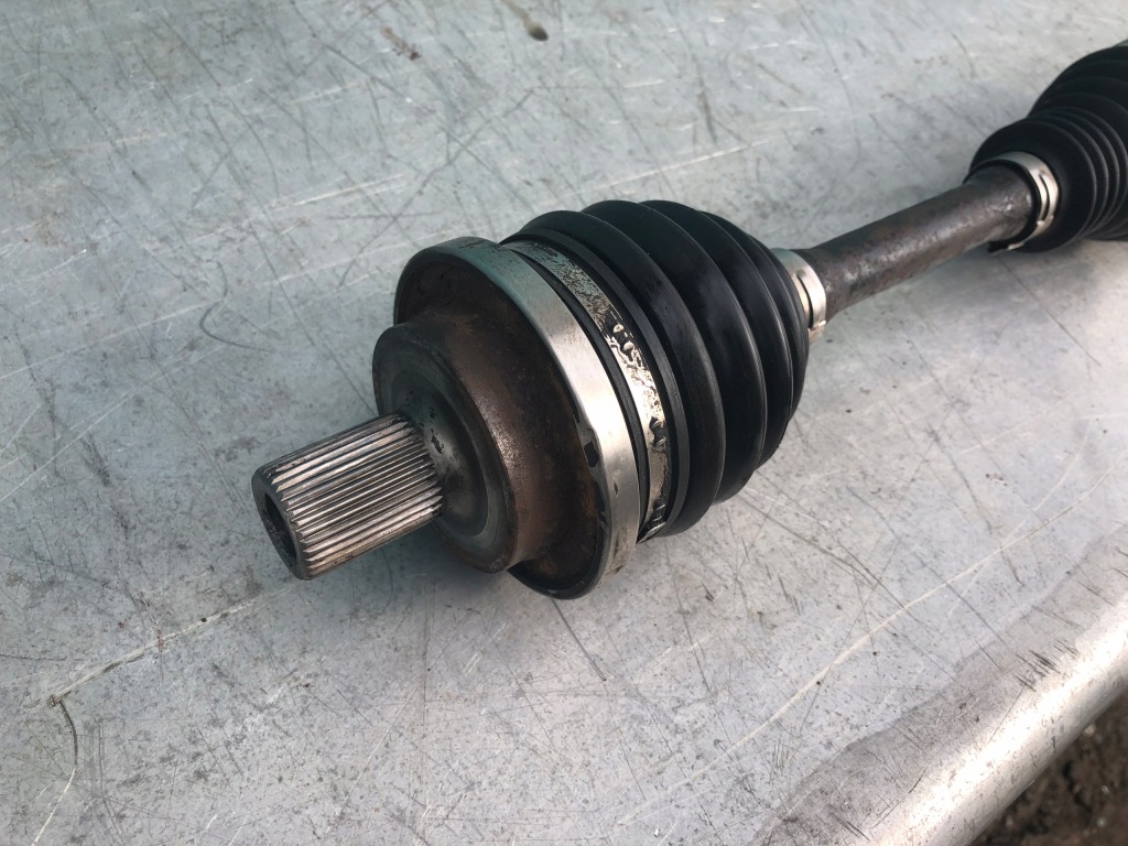 фото №2, Mercedes w203 4matic приводной вал левый перед левая передний