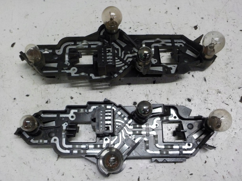 фото №1, Peugeot 307 вкладыш лампы левый задняя