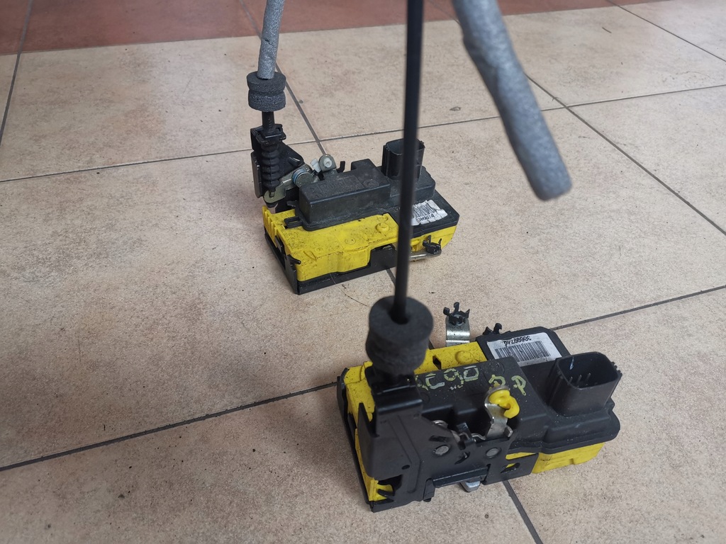 фото №1, Volvo xc90 замок дверь перед передний